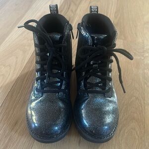Ugg patent leather girls boots size 3